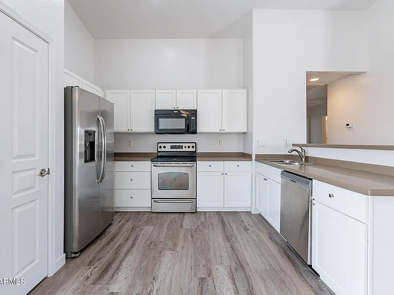 24866 W Huntington Dr — Photo 16