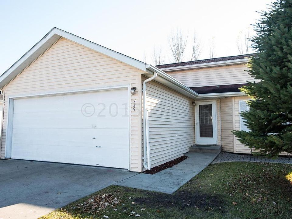 1st image of 739 14th Ave W