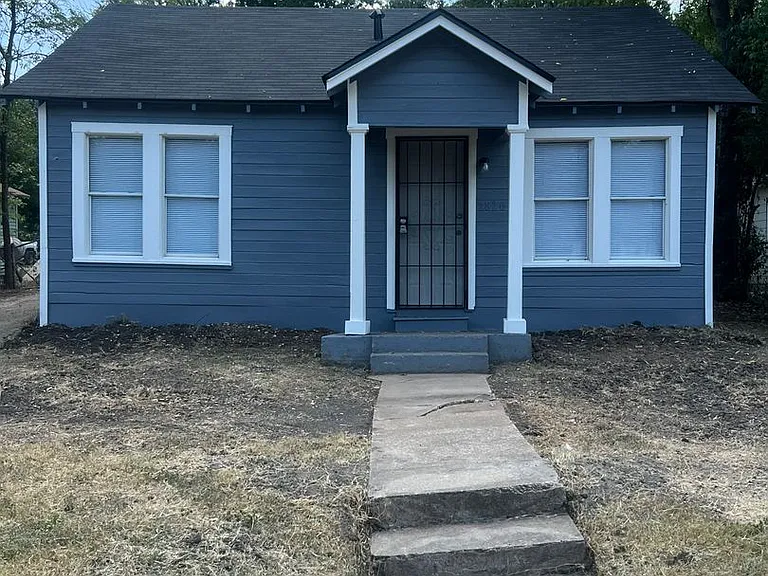 2820 Flint Ave — Photo 1