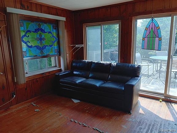 2nd image of 675 W Walton Blvd
