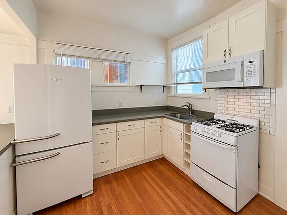 2nd image of 920 Taylor St APT 1