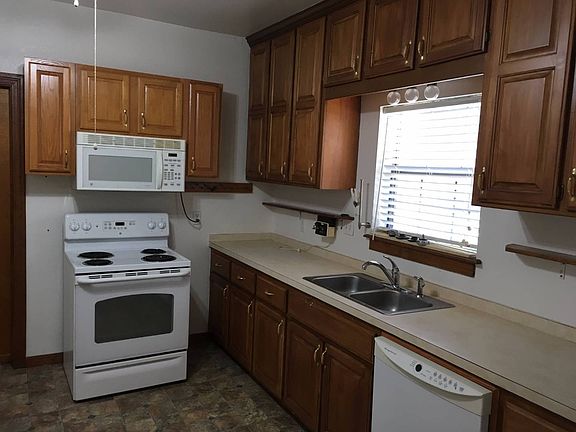 5th image of 629 W 10th St