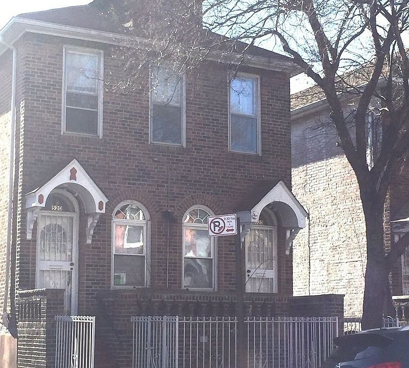 1st image of 520 E 91st St