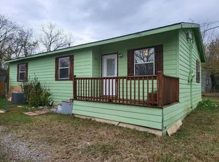 415 S 4th St, Bonham, TX 75418