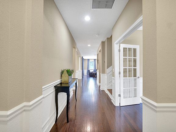 3rd image of 477 Cranbrook Ct