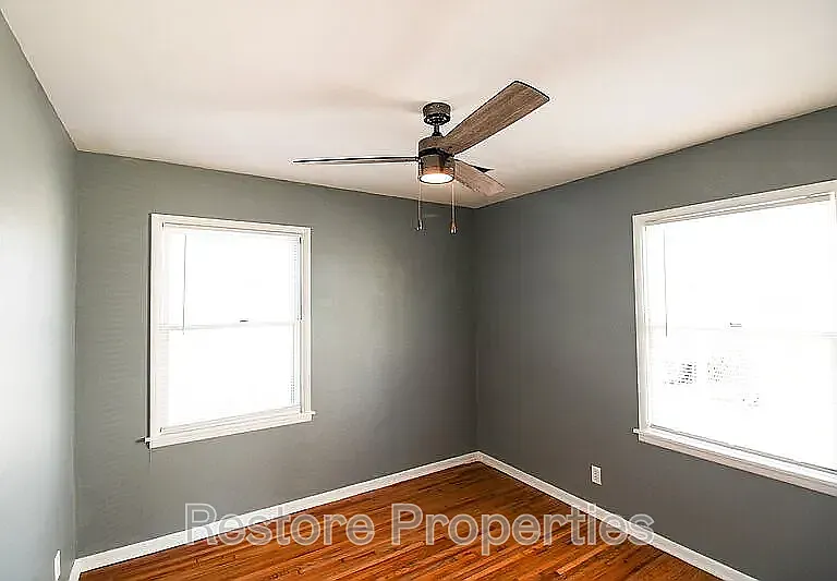 1914 W 46th St — Photo 8