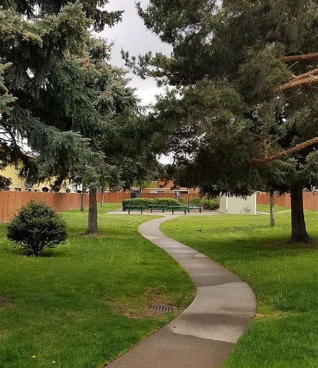 2nd image of 859 Nutmeg Pl