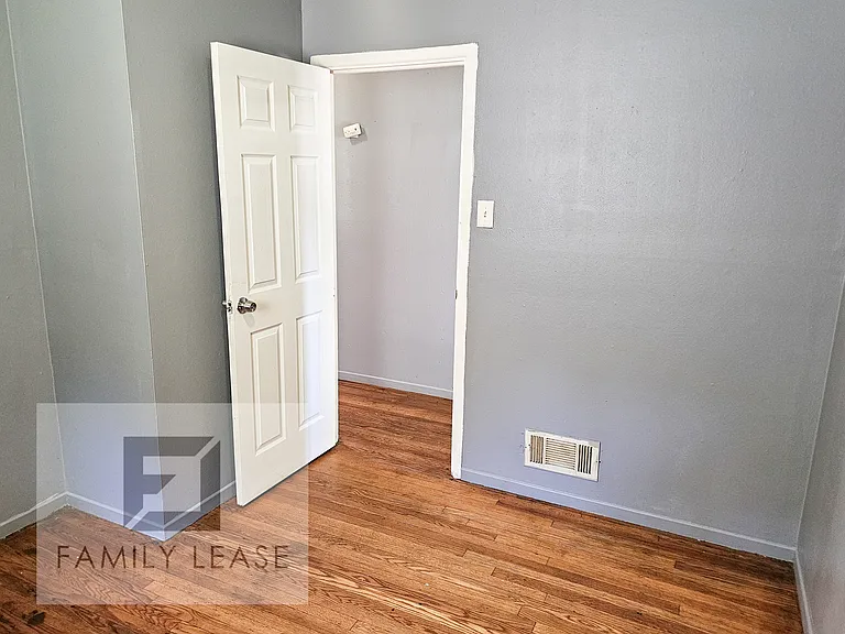 10728 Spring Garden Dr — Photo 18