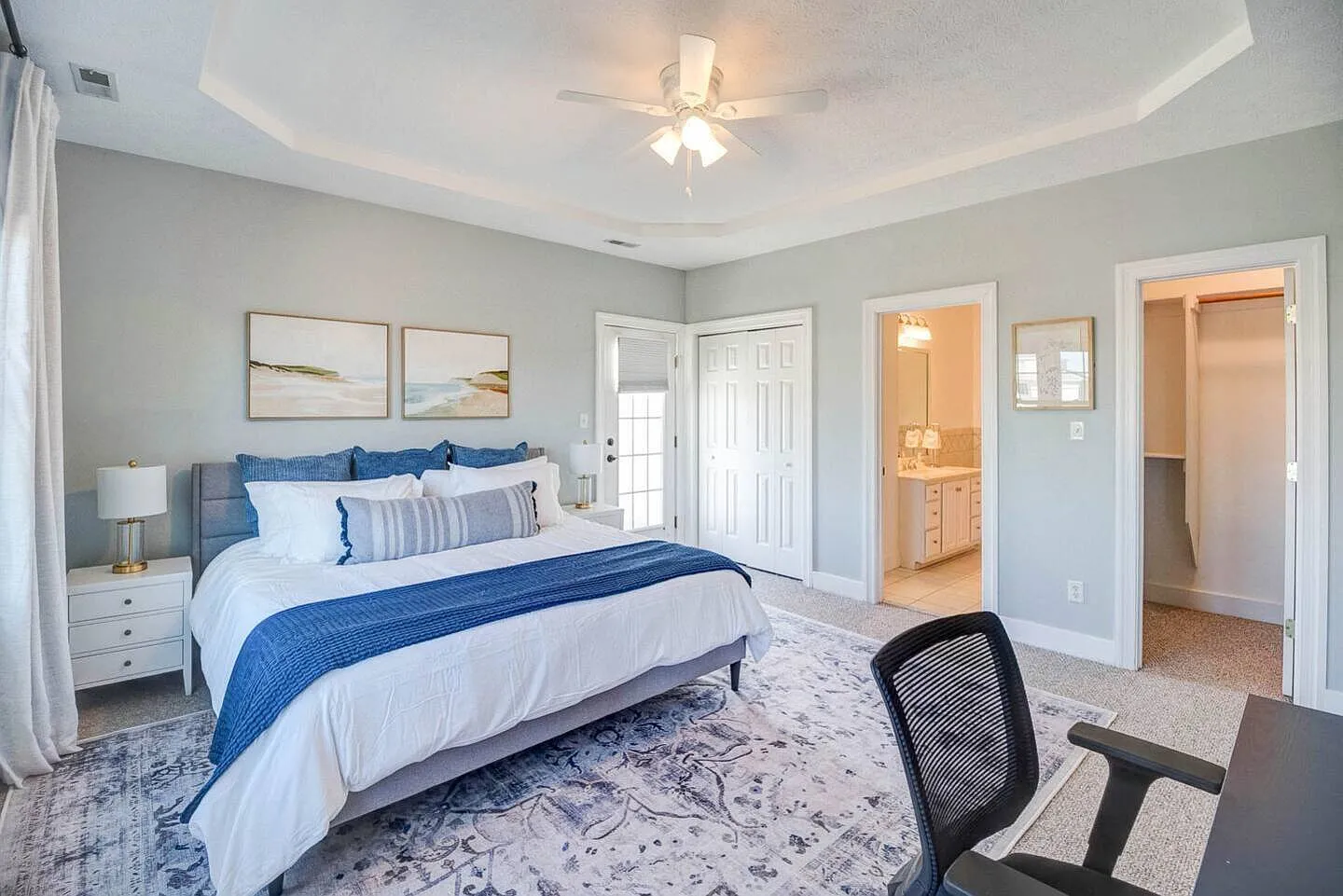 4 bed, 2.5 bath, 2499 sqft, $5,490 — Photo 2