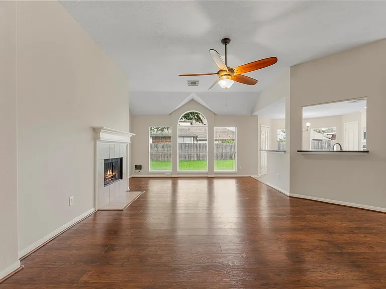 210 Leisure Dr — Photo 6