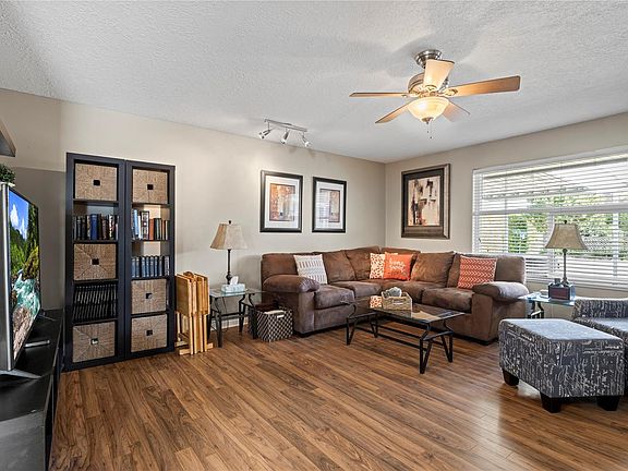 3rd image of 828 Sunray Rd