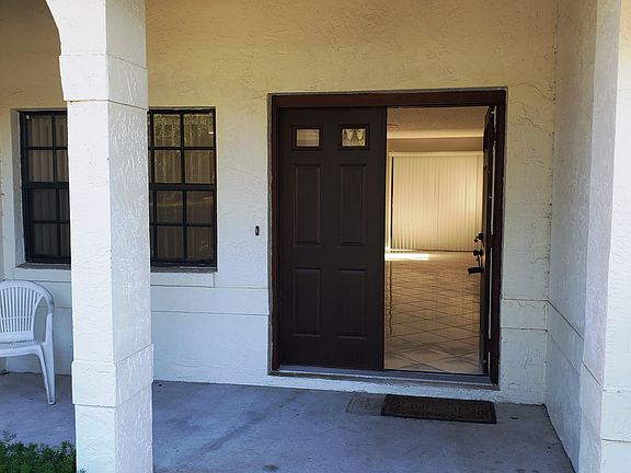 3rd image of 2 Blackthorn Ct