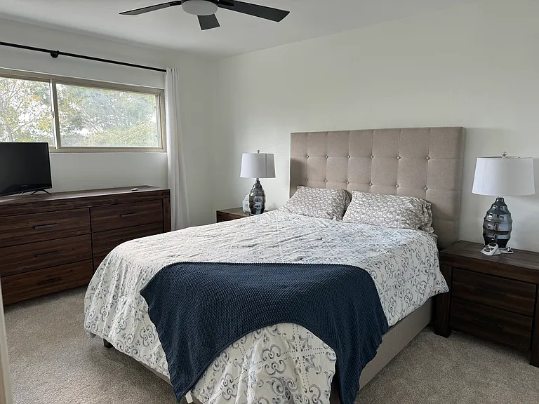 Hartzel Dr — Photo 13