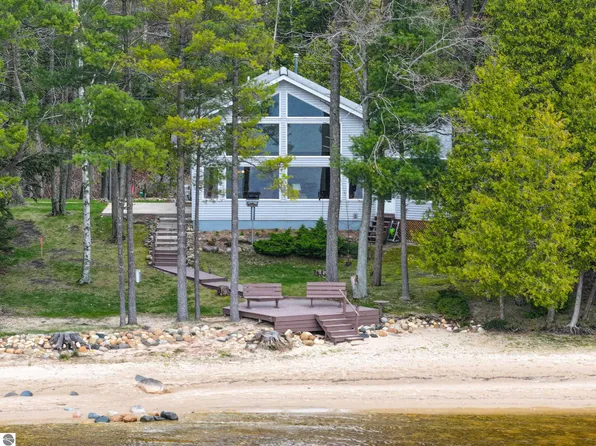 5706 Mackenzie Dr, Kewadin, MI 49648