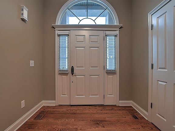 4th image of 1103 Waterbrooke Ln