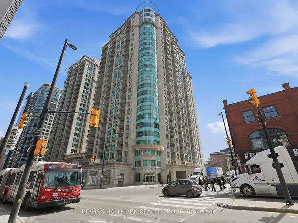 200 Rideau St #809, Ottawa, ON K1N 5Y1