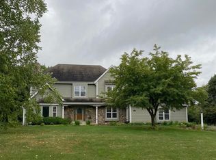 112 Hickory Ct, Delafield, WI 53018