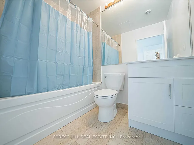 18 Lee Centre Dr #Penthouse 109 — Photo 25