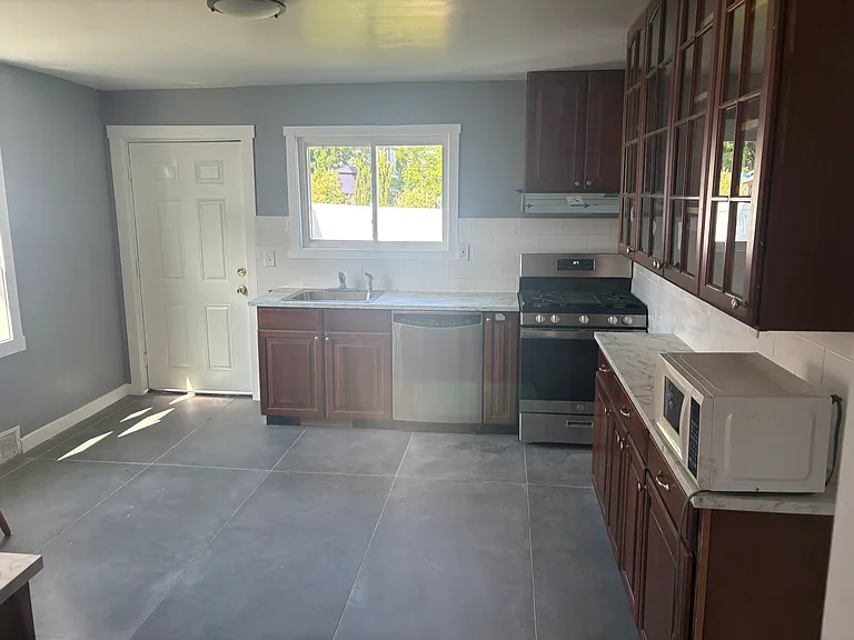 209 S Springfield Rd — Photo 4