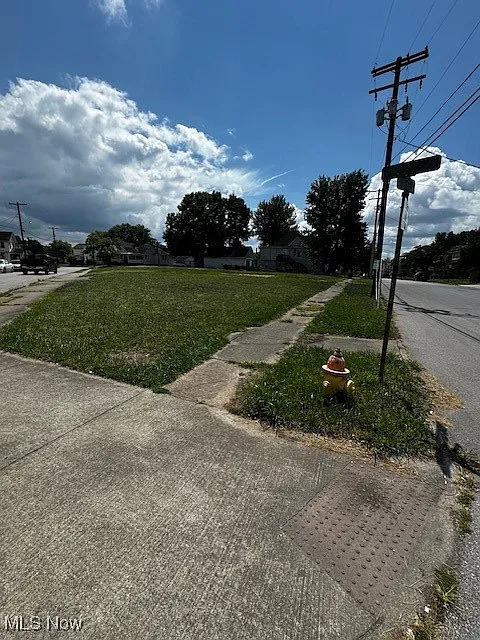 660 Liberty St photo 1
