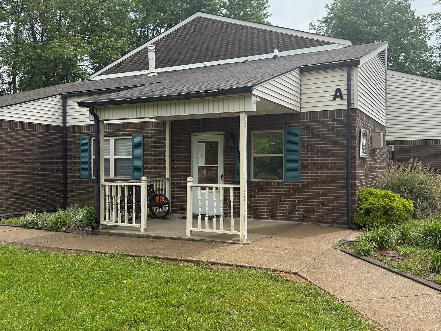 Bluegrass Place I & II Apartments — Photo 1
