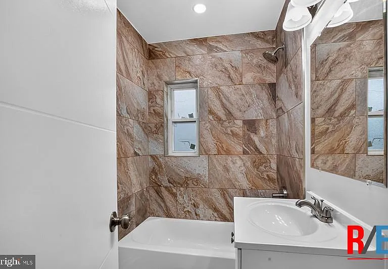 4306 Halley Ter SE #4 — Photo 8