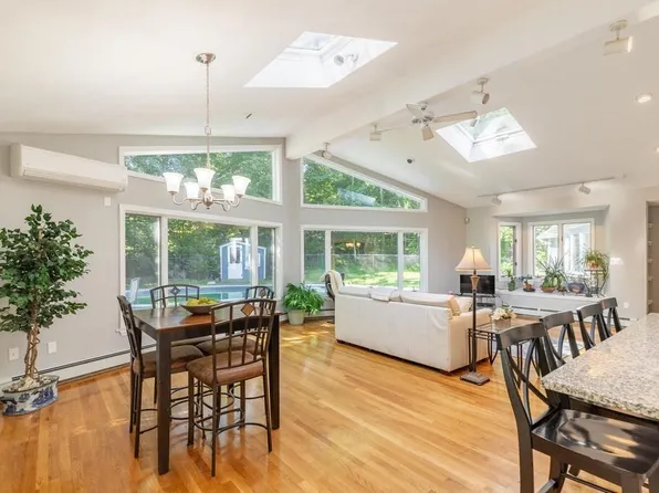 13 Hart Rd, Lynnfield, MA 01940