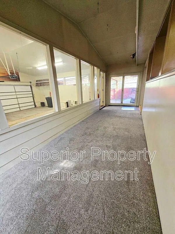 3 bed, 2.0 bath, 2438 sqft, $2,095 — Photo 4