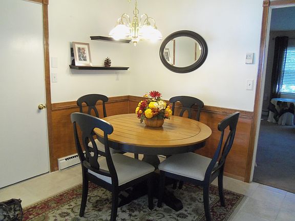 4th image of 565 Sheffield Court #A