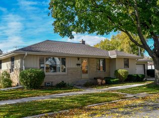 3703 N 97th Pl, Milwaukee, WI