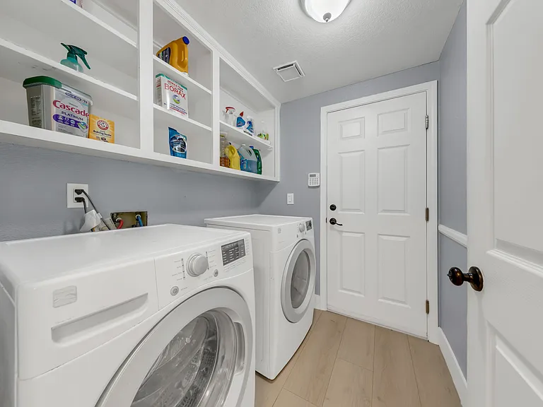 8024 Caymus Dr — Photo 39