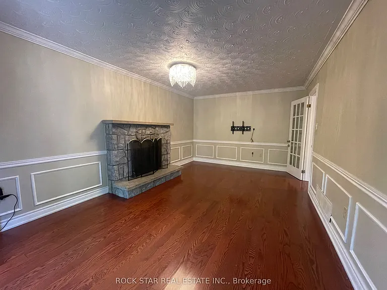 106 Milbourne Cres — Photo 7