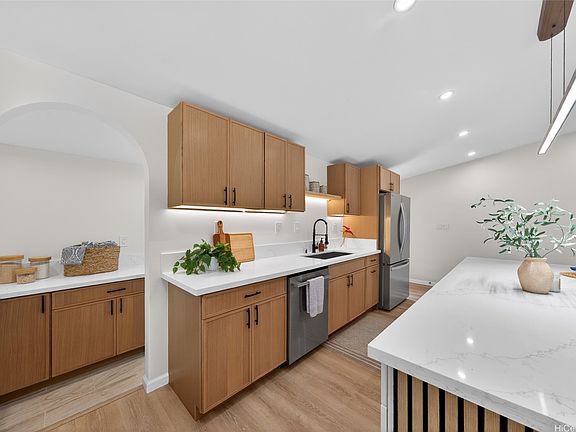 4th image of 286 Hoomalu St
