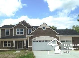 8394 Colony Rdg, White Lake, MI 48386