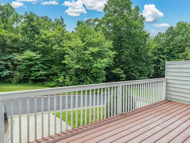 904 Edgewater Cir — Photo 19