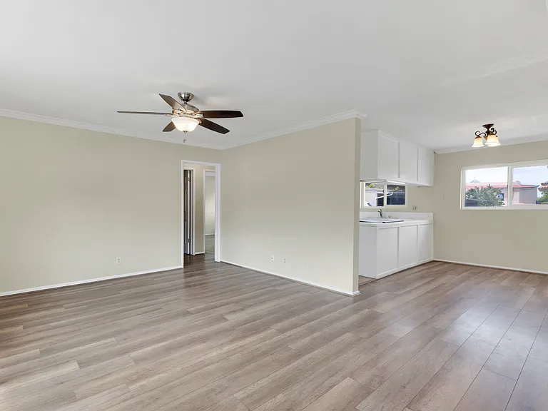 1690 E Hillcrest Dr — Photo 9