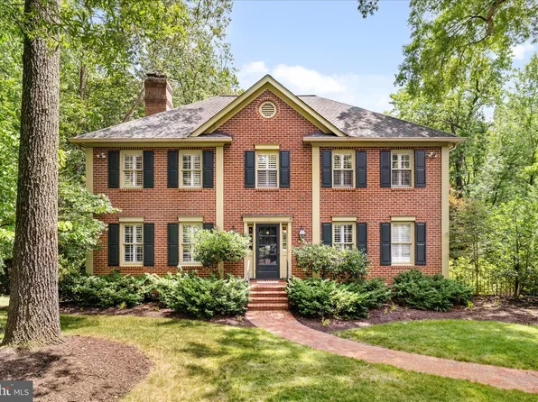29 Tally Ho Dr, Fredericksburg, VA 22405