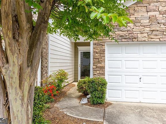 2nd image of 124 Flatwood Trl