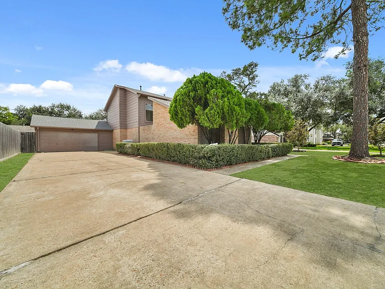 3010 Manila Ln — Photo 21
