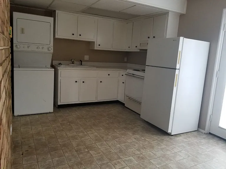 Hillside Apartments — Photo 8