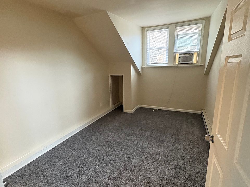 128 College Cir Apt 5 - Photo 2_03172026
