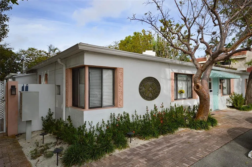 1 bed, 1.0 bath, 3728 sqft, $1,600 — Photo 1