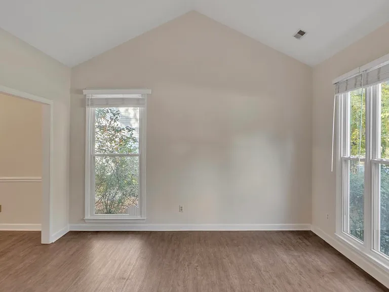 207 Essex Dr — Photo 11