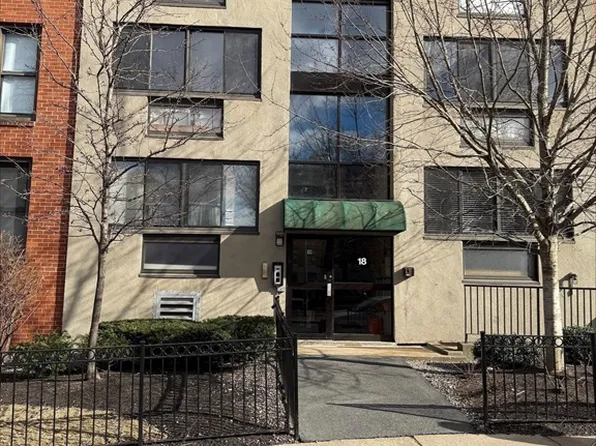 18 Juniper St APT 52, Brookline, MA 02445