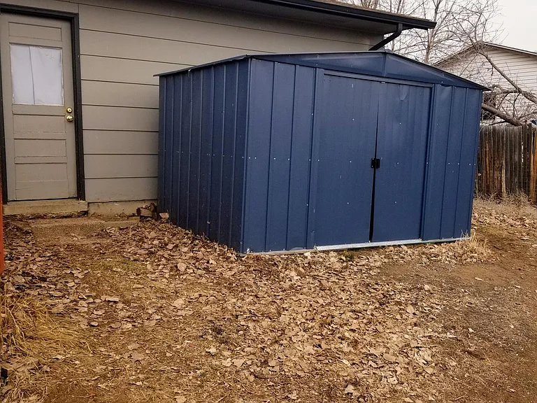 Storage shed behind garage.