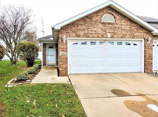 2262 Sandcastle Dr, Dyer, IN 46311