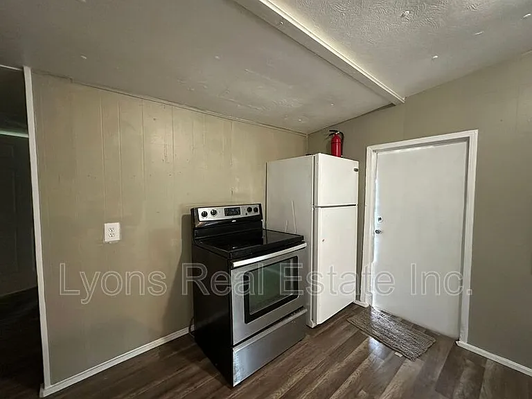8086 Heck Dr #1A — Photo 12