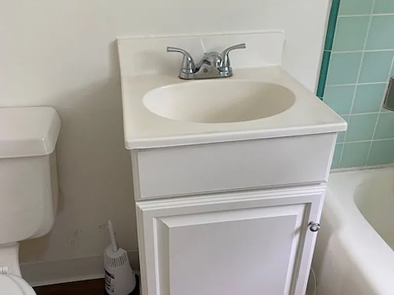 Adams Apartments -142/146 Rentals — Photo 9