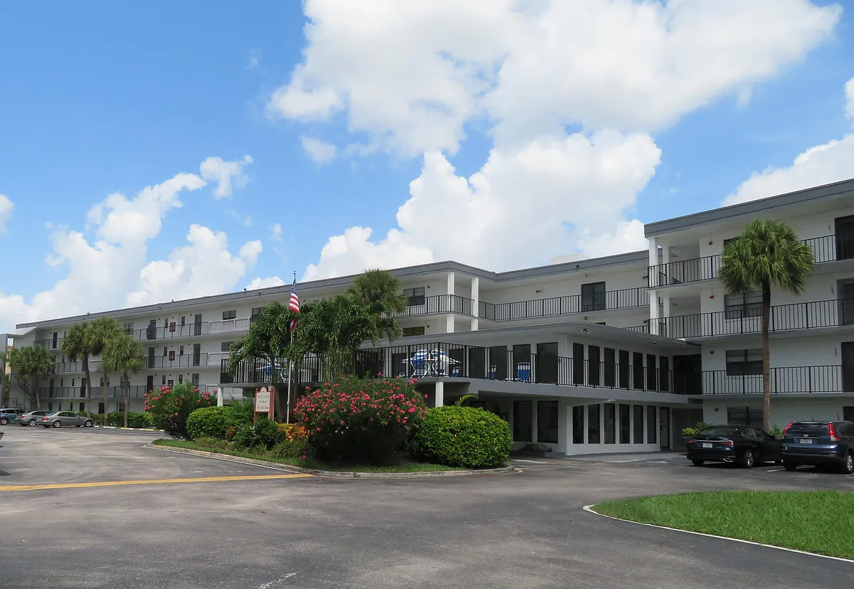Building Photo - 9233 SW 8th St #117