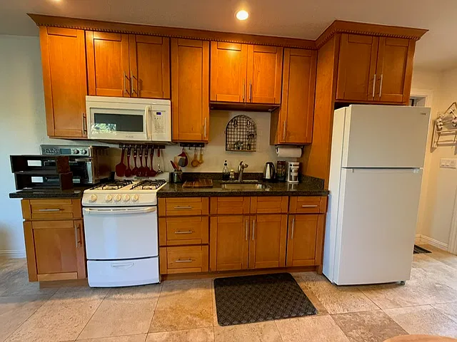Studio, 700 sqft, $2,800 — Photo 2